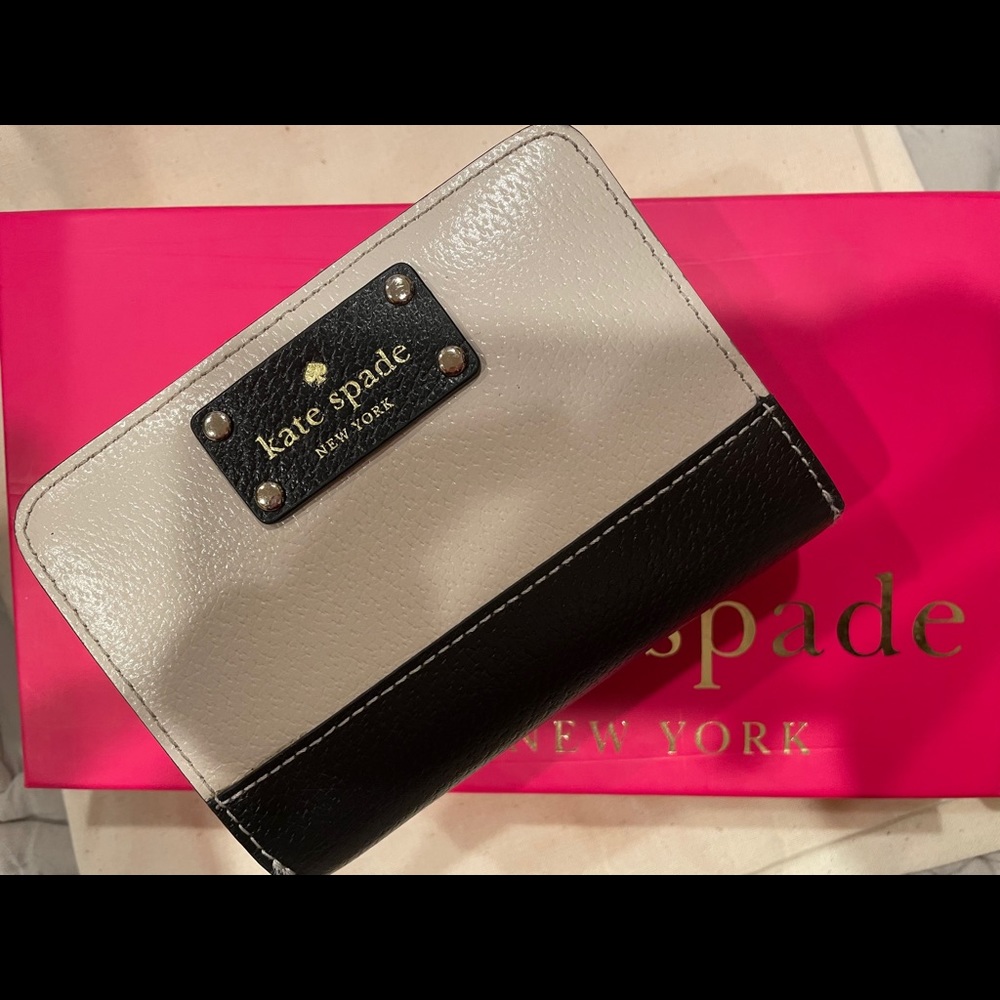 100% Kate Spade Multicolor Wallet w/ 5 Card Slot
